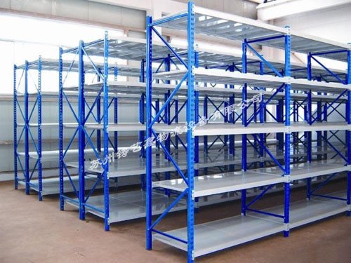 Medium-sized shelf